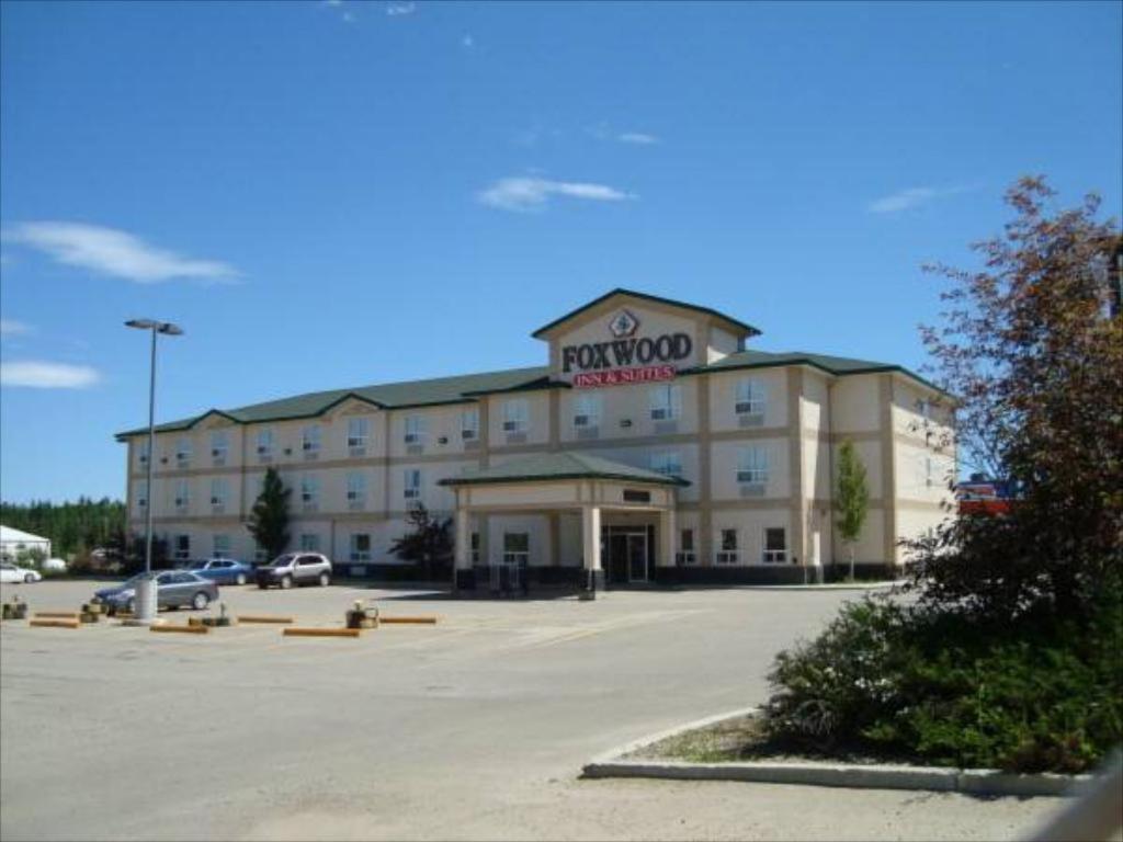 Foxwood Inn & Suites Drayton Valley Exterior foto